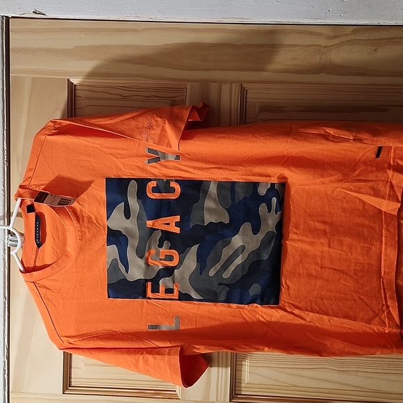 Tshirt - Picture 1 of 2